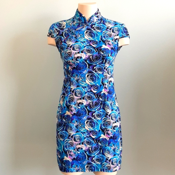 Blue roses digital print mini qipao - Picture 1 of 7